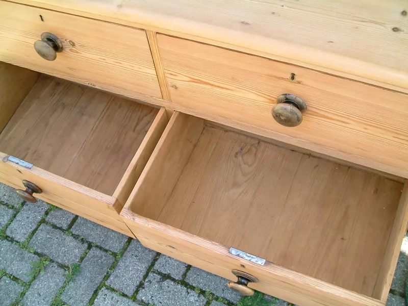 Early Victorian Pine Chest of Drawers - Image 6