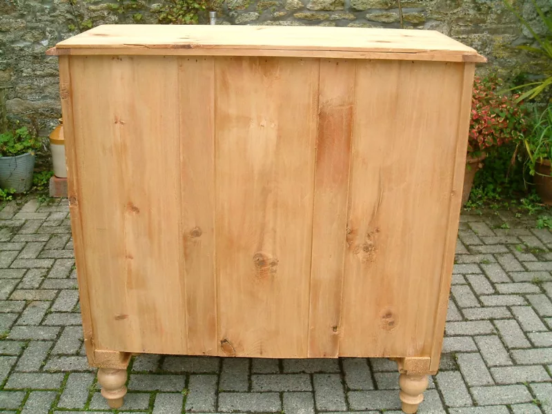 Image of the fine back on the antique pine chest.