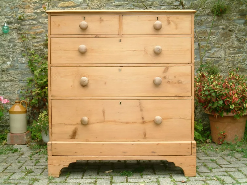 Close image of the front of the Victorian pine chest