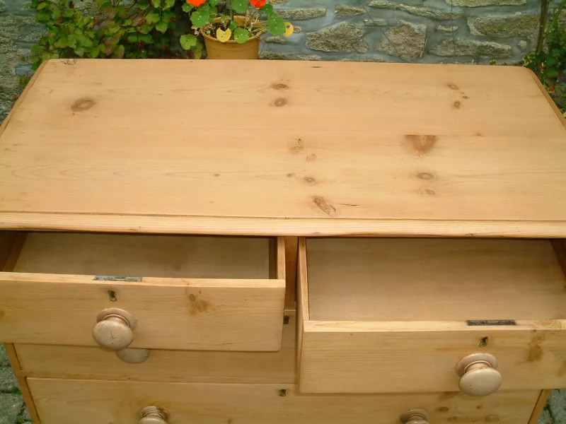 Image of the top of the vintage pine chest and the top drawers open