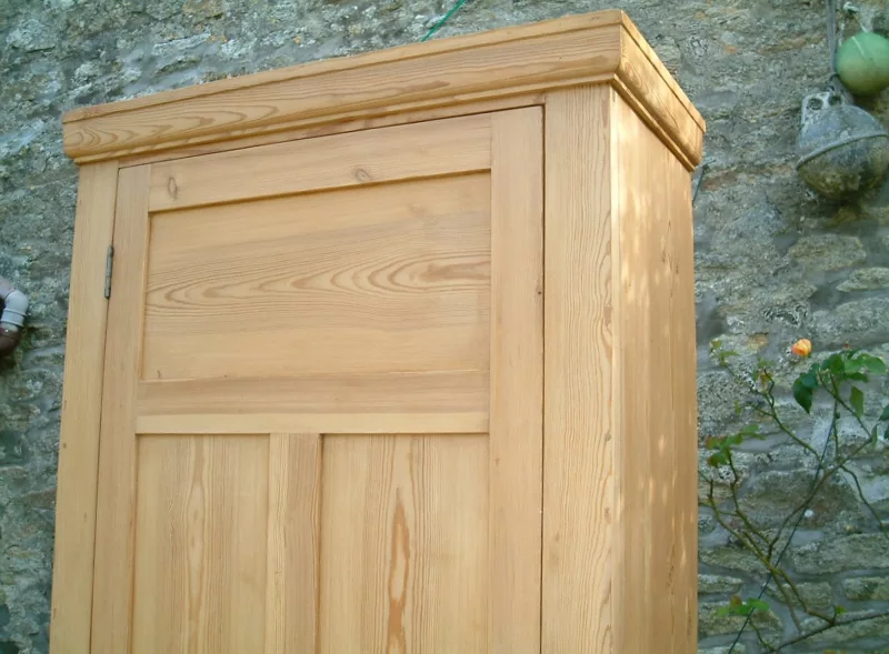 Image of the upper section of the old pine cupboard