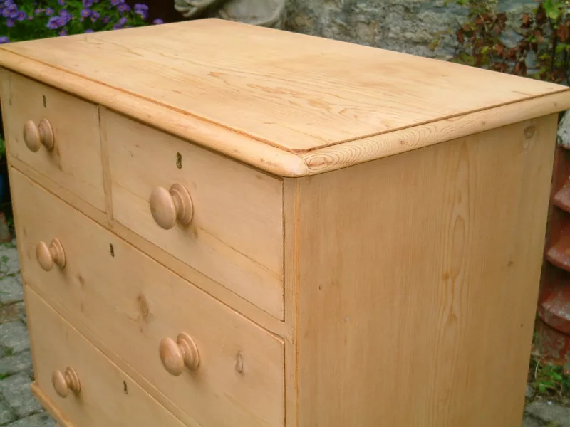 Image of the side and top bead on the old pine chest of drawers.