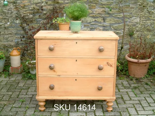 Front image of the Victorian chest with floral decoration.