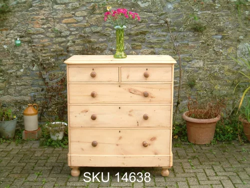 Front image with floral decoration of the Victorian pine chest of drawers