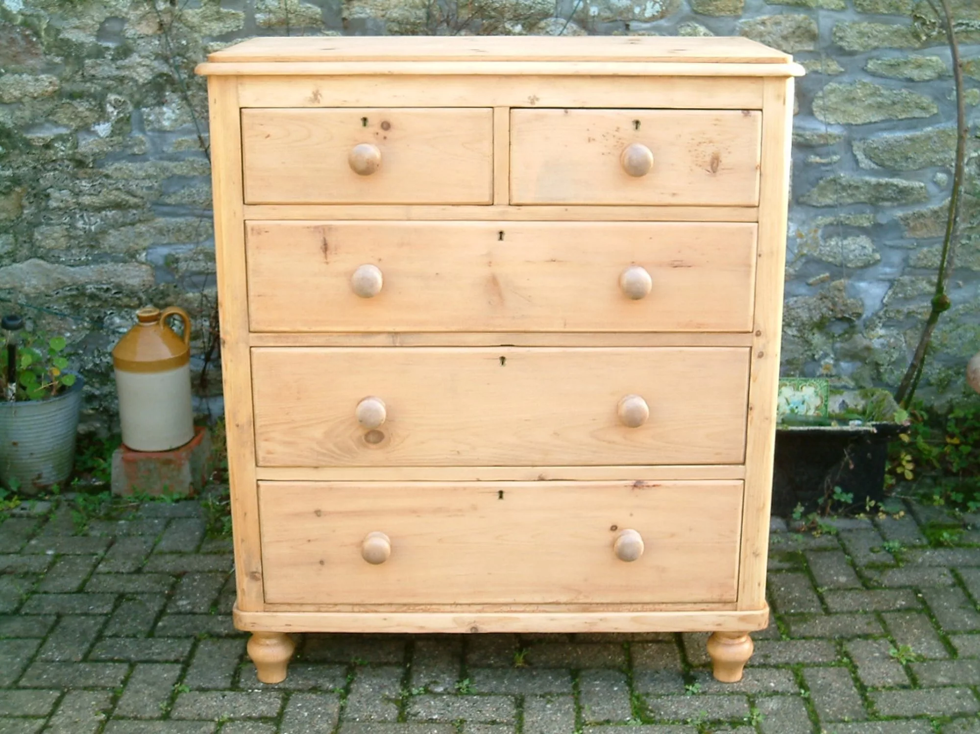 Close front image of the old pine chest