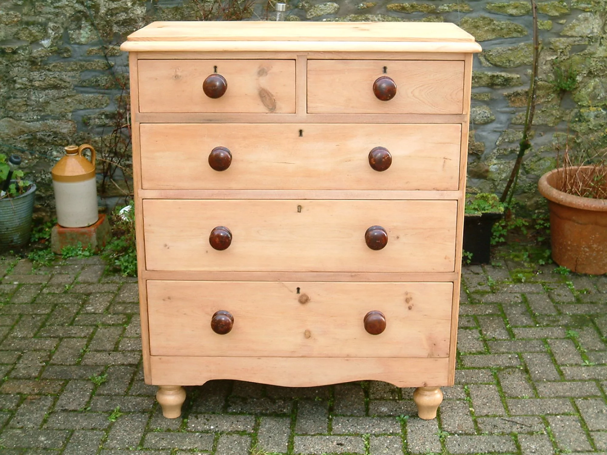 close image of the front of the Victorian chest