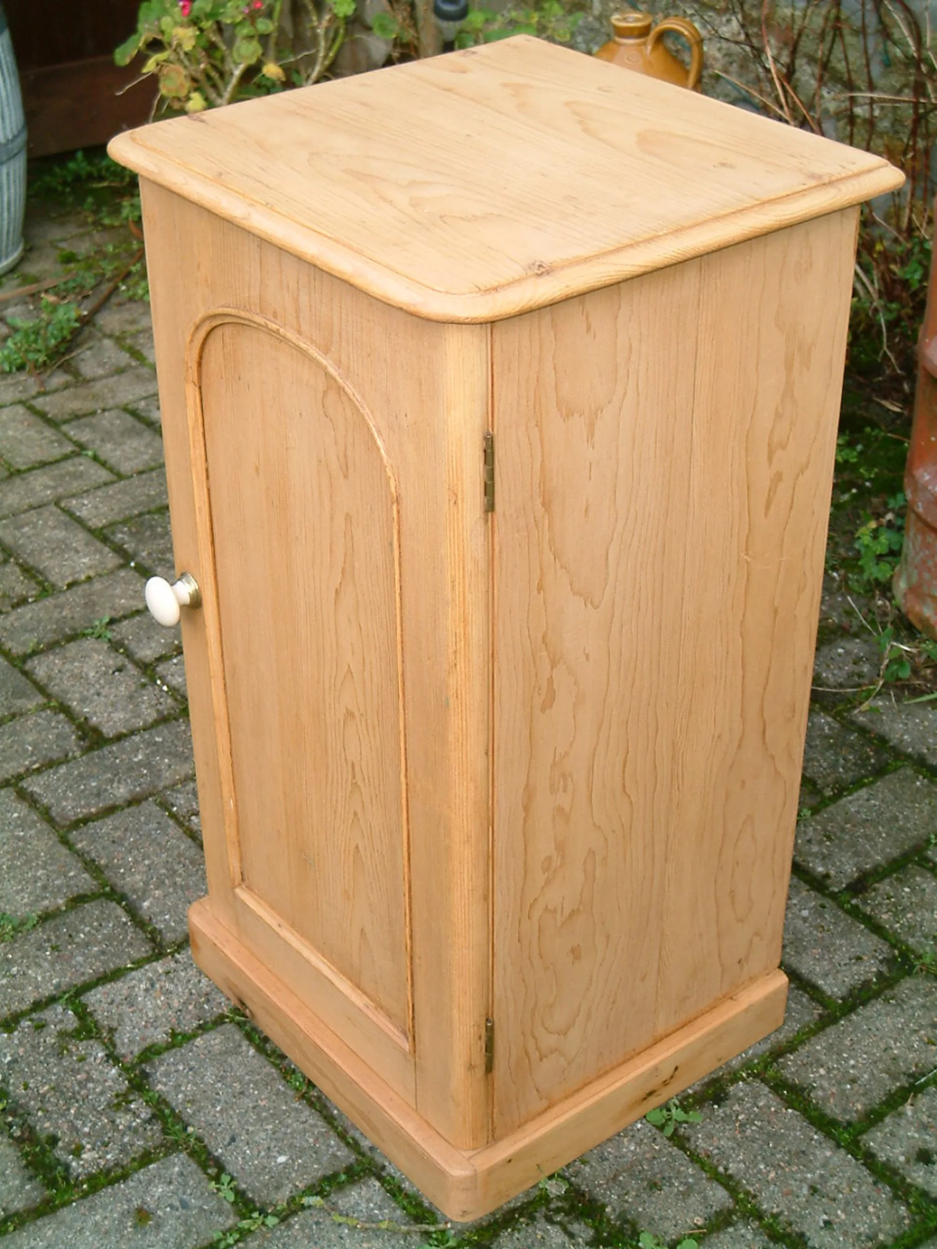 Image of the right side of the old pine cupboard