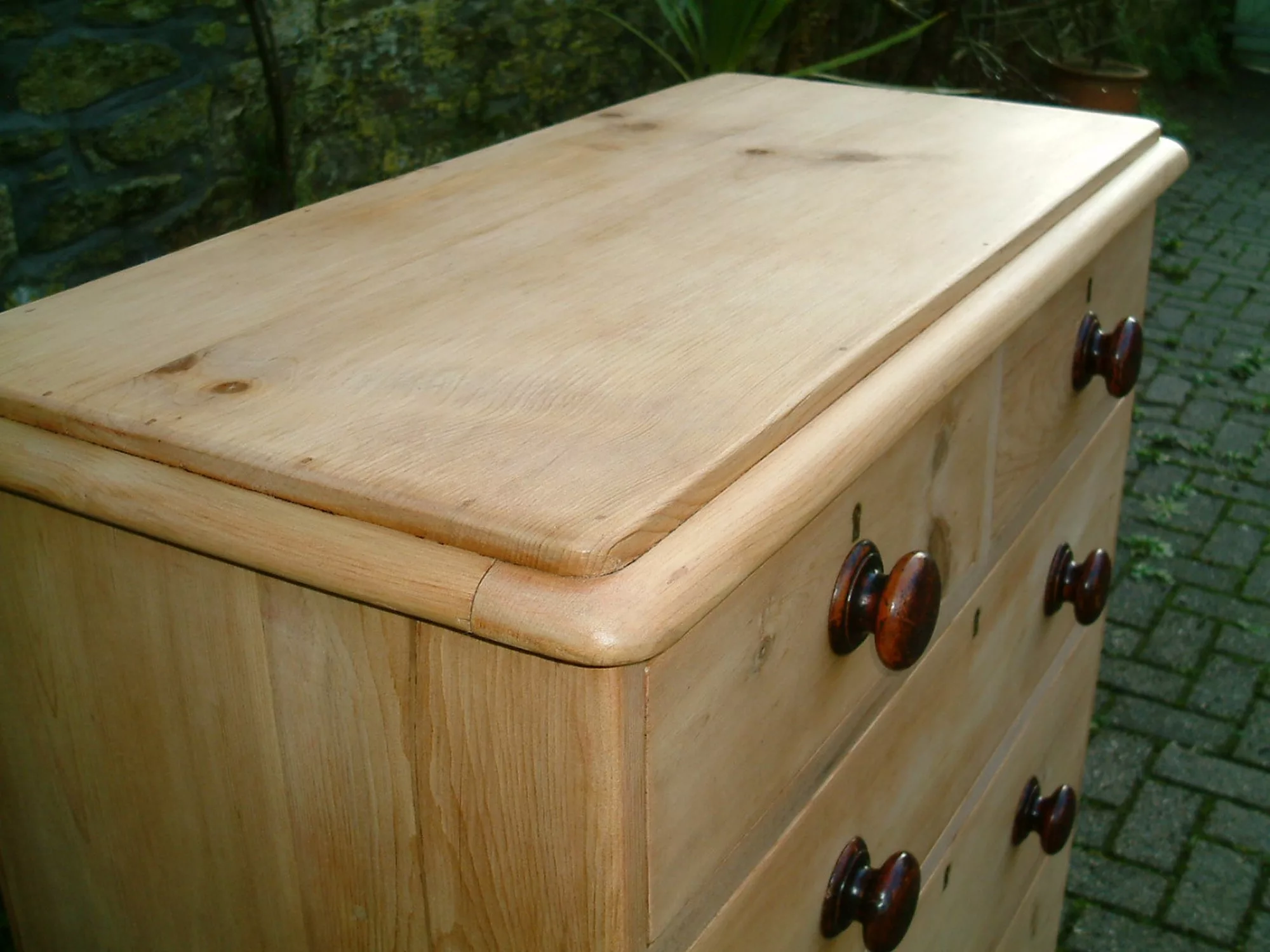 Image of the top bead on the antique Victorian pine chest