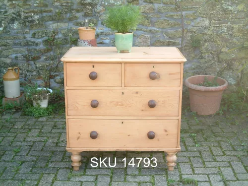 Front image of the Victorian pine chest of drawers, with floral decoration.