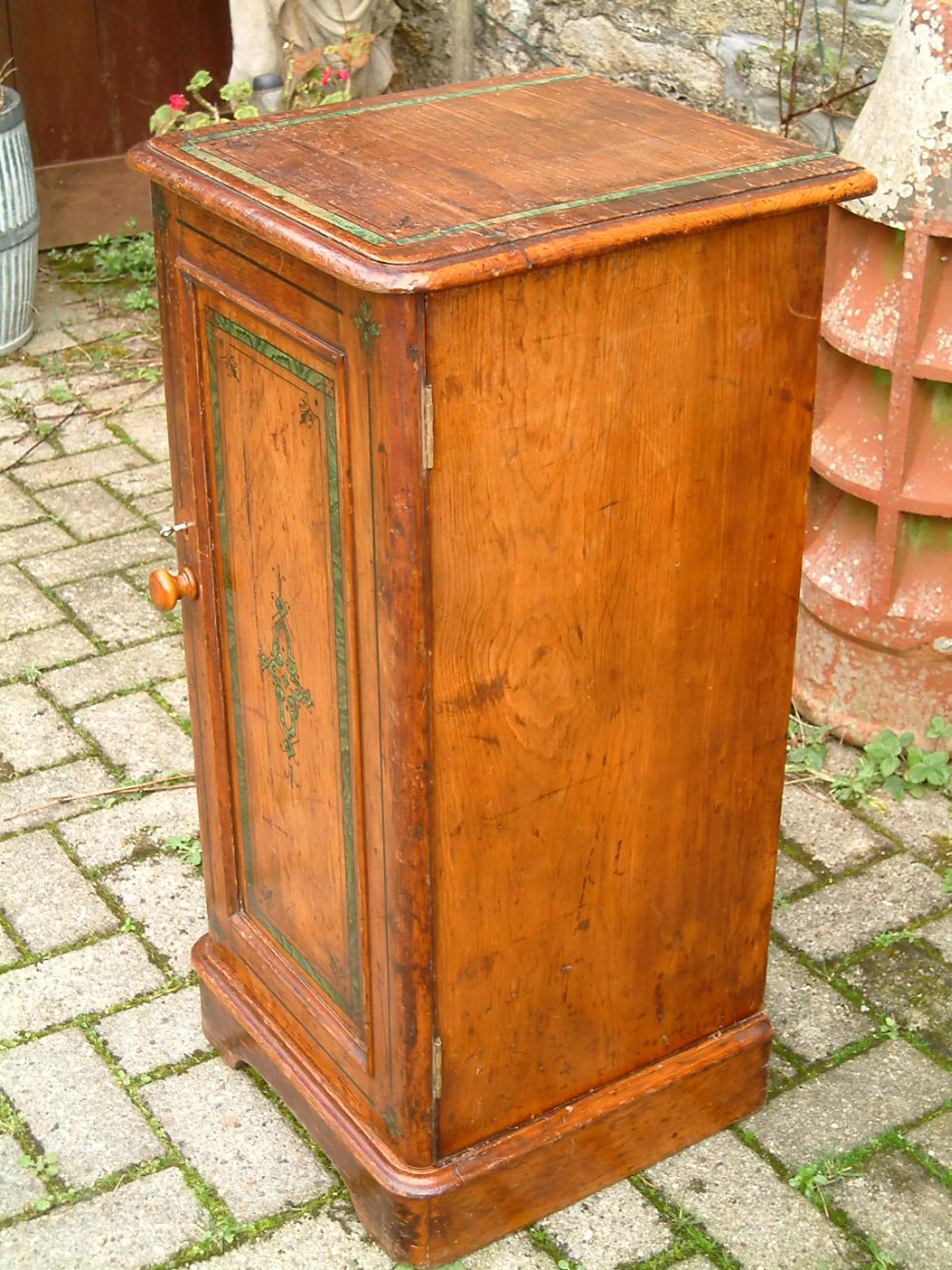 Victorian Pine Pot Cupboard-side profile