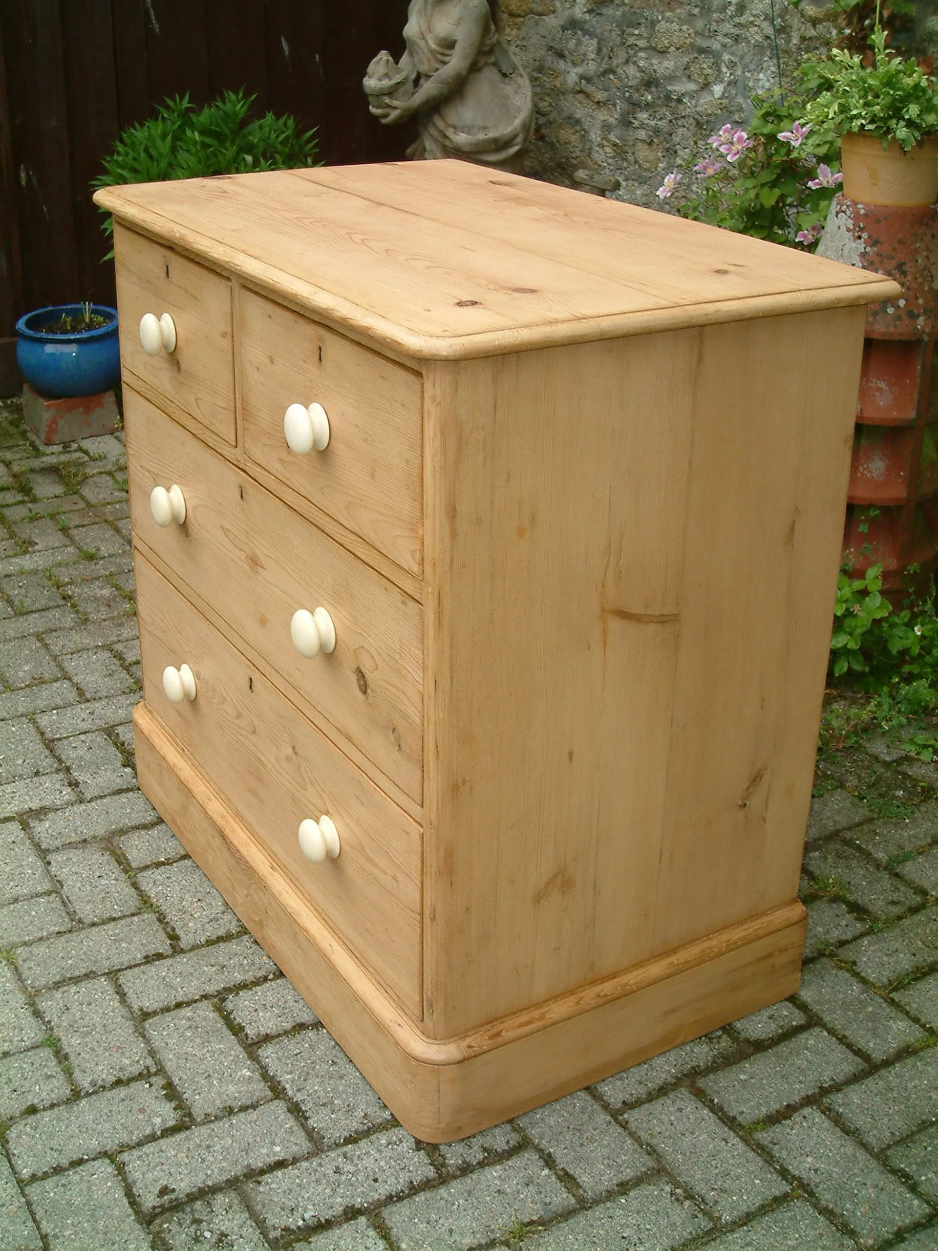 Victorian pine chest of drawers - right side profile