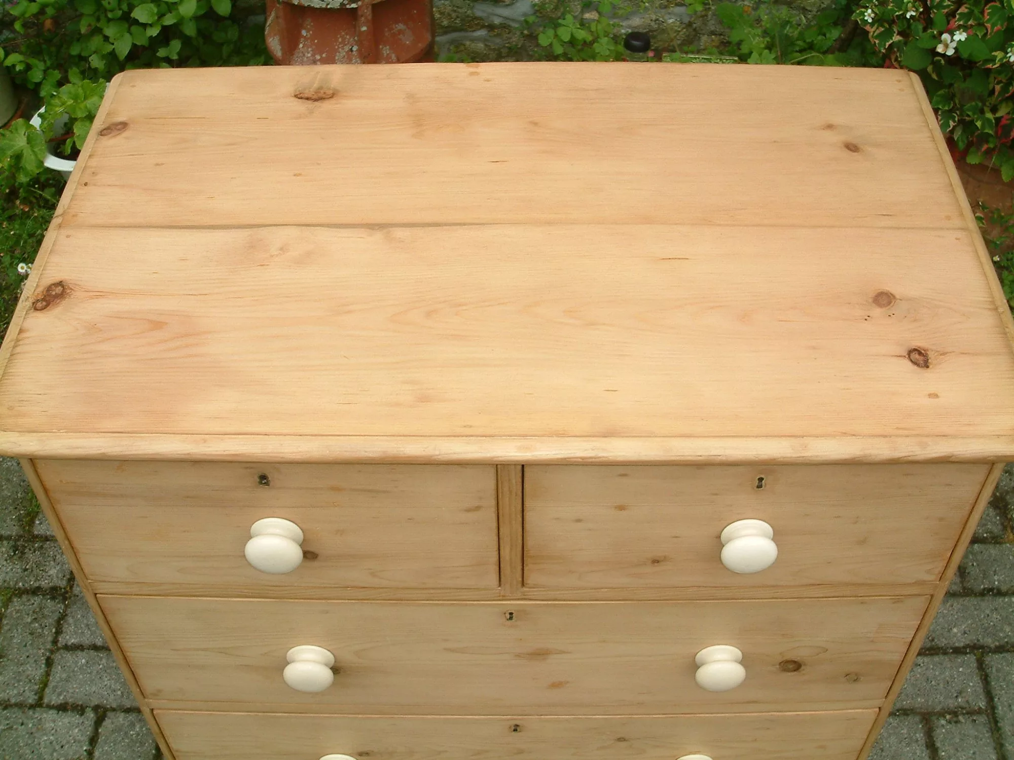 old pine chest of drawers - top