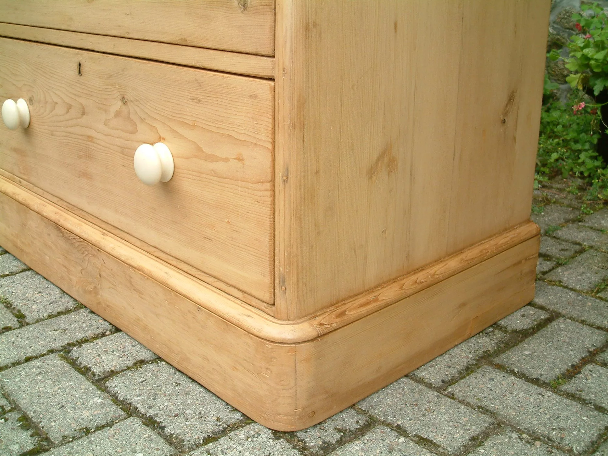 Victorian pine chest of drawers - plinth